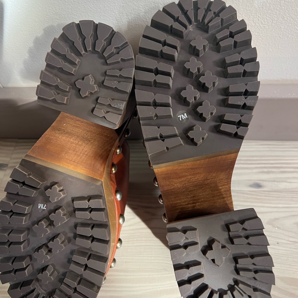 dELiA*s Brown Studded Platform Clogs - Picture 6 of 8